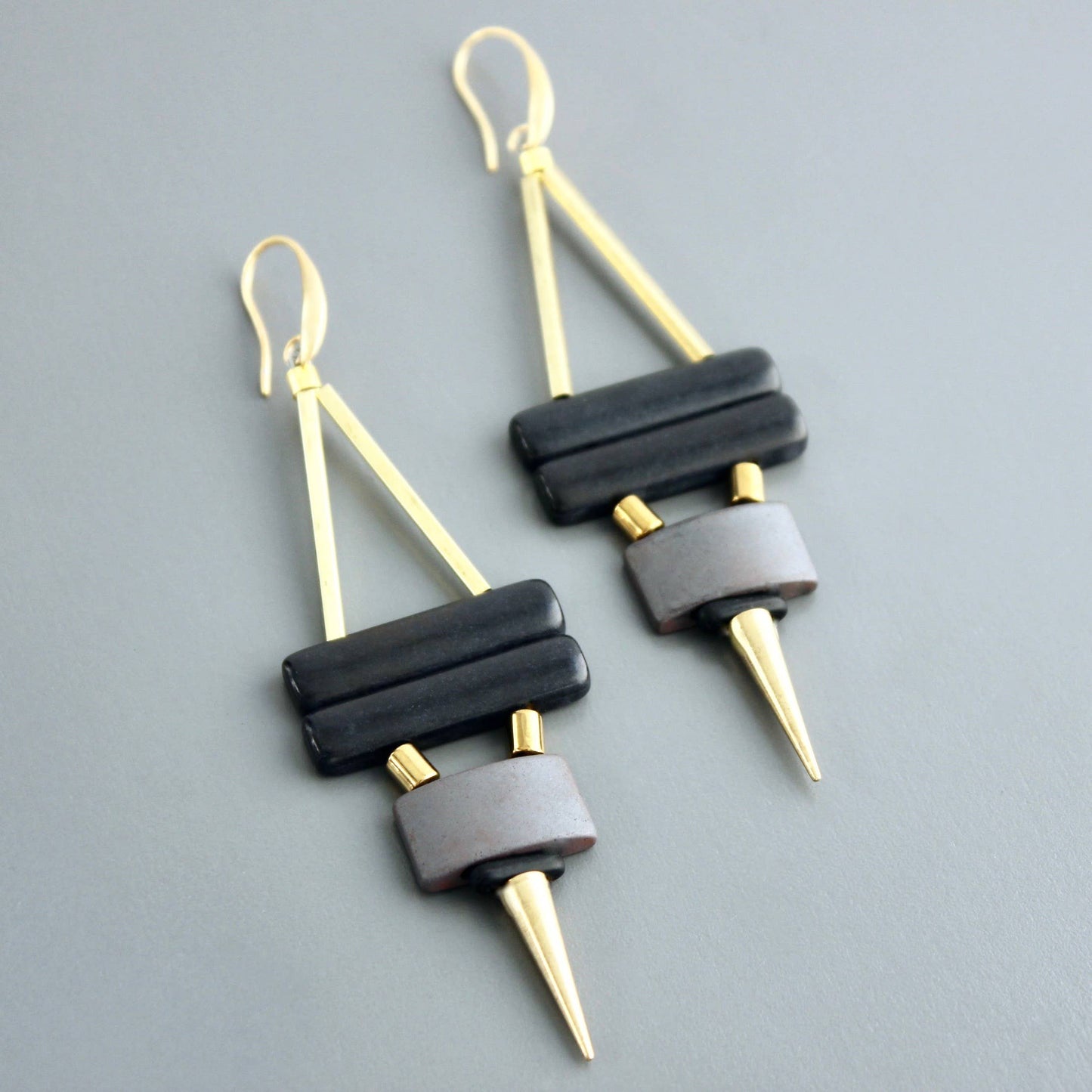 CHRE88 Geometric black magnesite and hematite earrings