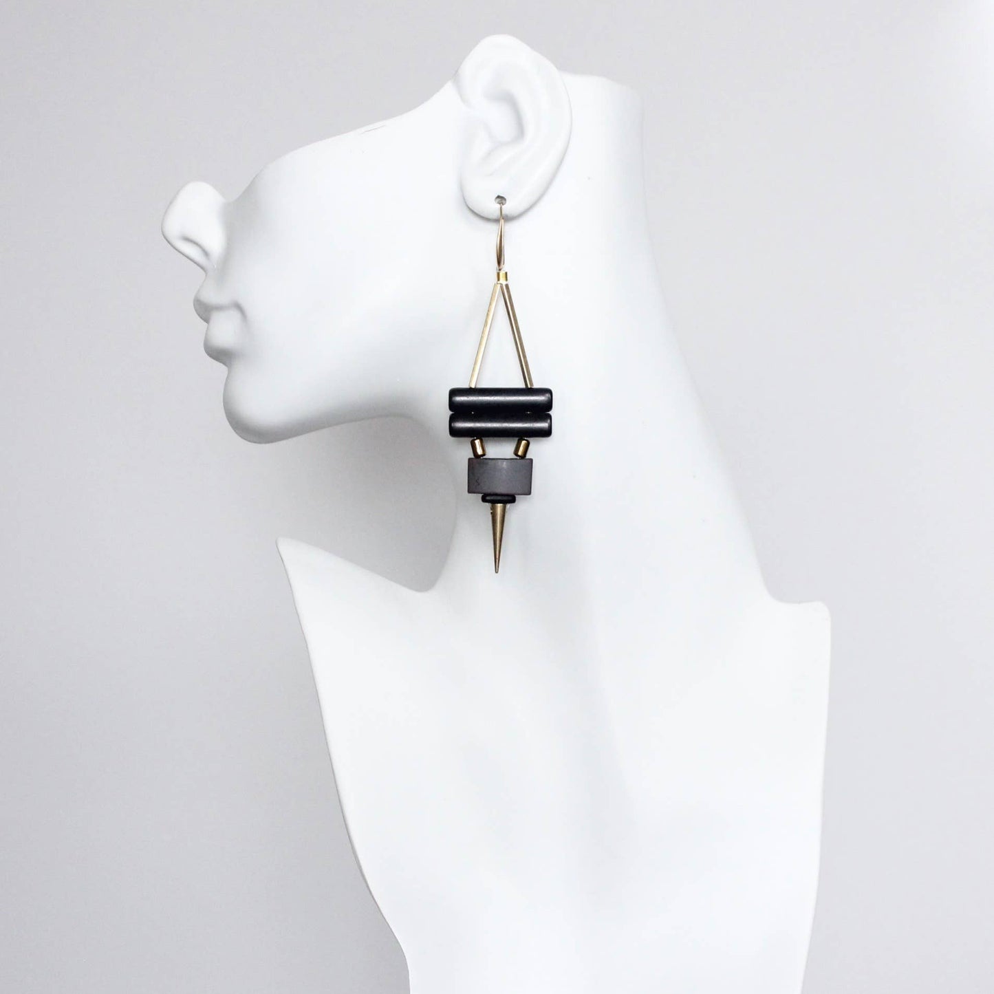 CHRE88 Geometric black magnesite and hematite earrings